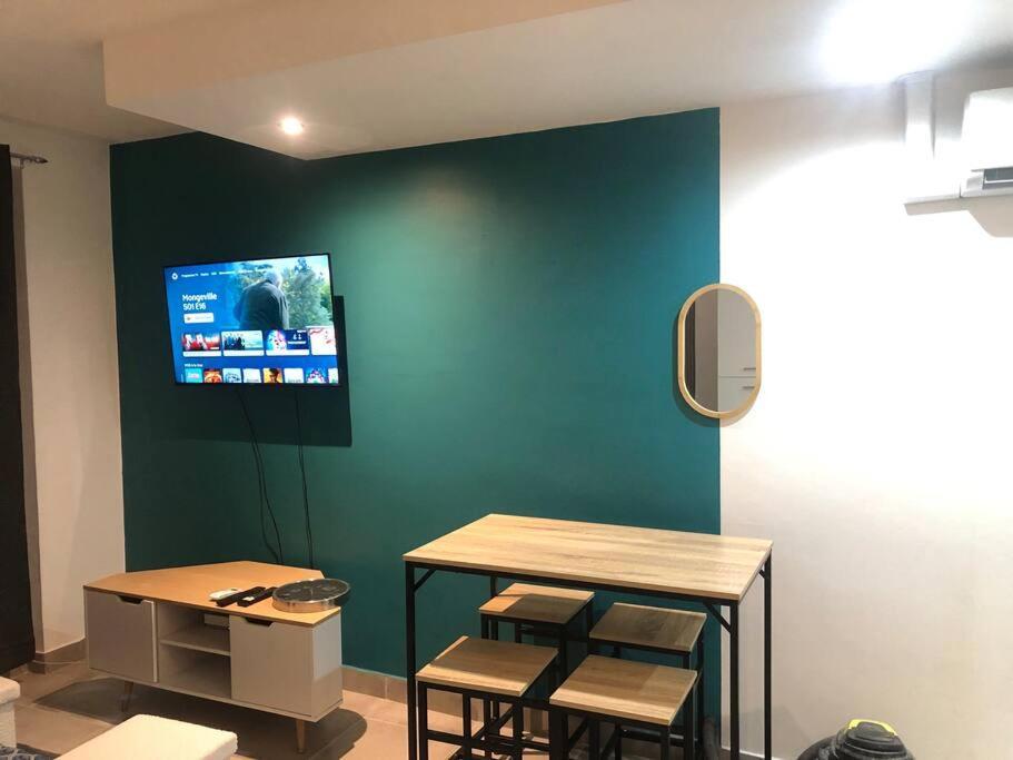 Studio Confortable Avec Balcon 洛特河畔的维伦纽夫 外观 照片